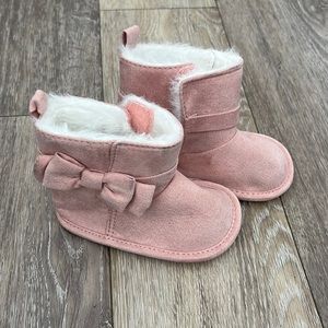 Joe Fresh faux fur lined booties size 3